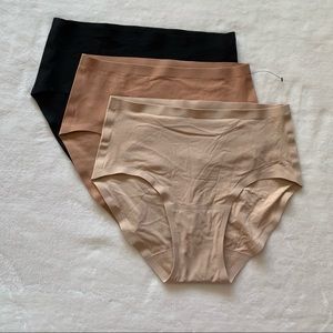 (3) CHANTELLE Stretch Seamless French Cut Briefs